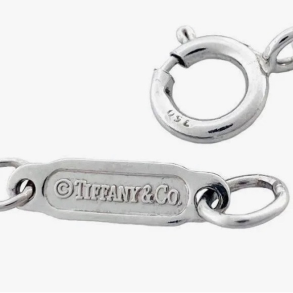 Tiffany and Co rain drop necklace with Peridot stone. 18k white gold necklace. - Picture 5 of 6